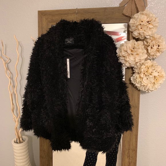 🎉Last One ❤️HP🎉🎉Black Fuzzy Hooded Jacket🌸 - Picture 4 of 4